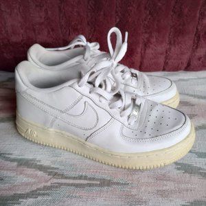 Nike Air Force 1 - white - youth size 5